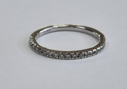 9ct white gold diamond ring size N1/2