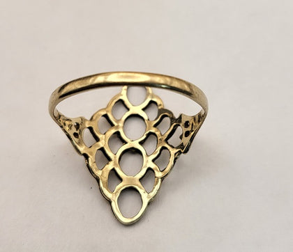 9CT - Yellow Gold Geometric Lattice Shield Ring - 1.87g - P