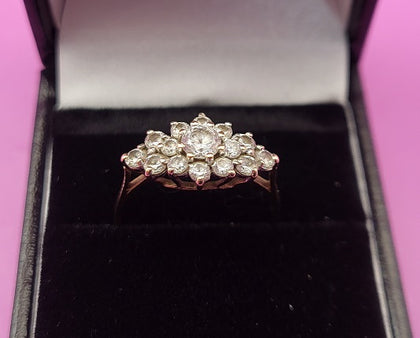 9CT - Yellow Gold Ring With Clear Stones - 2.06g - Size Q