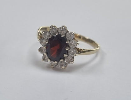 9CT GOLD GARNET RING WITH CZ STONES SIZE P