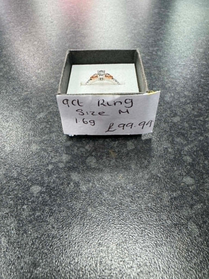 9ct  white gold/Rose gold Engagement ring Size M 1.6 grams