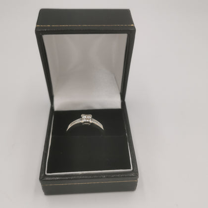 18ct(750) DIA Engagement  Ring3.5G Size M Hallamrked & Tested