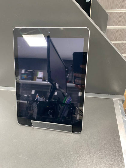 Apple iPad 5th Gen (A1822) 9.7