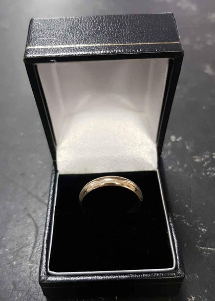 9ct gold ring weight 3.4g,size t..