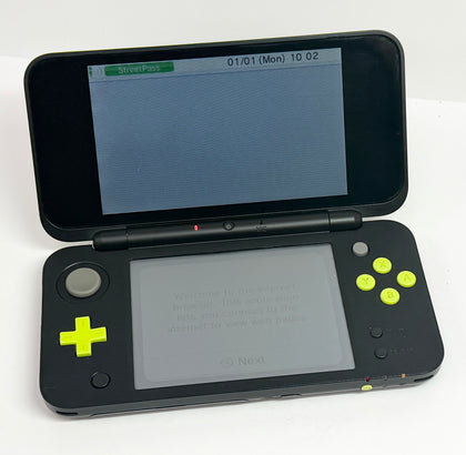 Nintendo 2DS XL Black and Lime green with charger