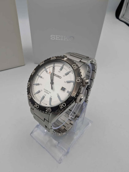 SEIKO Kinetic 5M82-0AH0 44mm White Dial Vintage Kinetic Watch - Boxed With Steel Bracelet