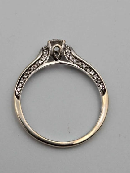 18ct White Gold Ladies Ring With 0.5ct Diamond Stones - Size P - 2.54 Grams