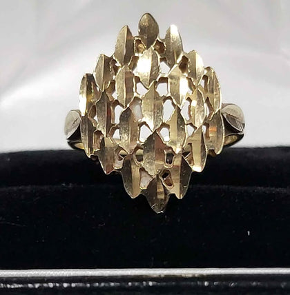 9ct Yellow Gold Patterned Ring - 2.51G - Size M. Hallmarked