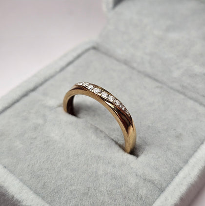 9ct Gold & Diamond Wave Ring Size P