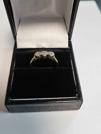 18ct Yellow Gold Ring with Clear Stones (Platinum Mount) - Size L - 2.77g