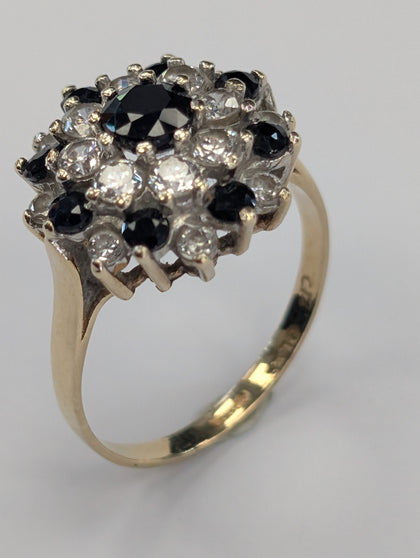 9ct gold ring with black and clear stones size N