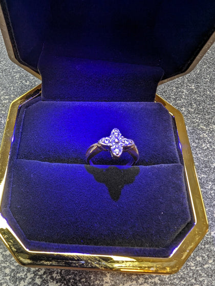 9CT GOLD CROSS STYLE DIAMOND RING SIZE J PRESTON STORE