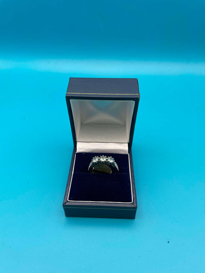 9CT GOLD DIAMOND RING - O