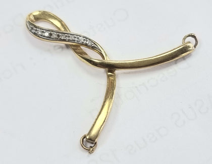 9ct Gold Pendant With Diamonds