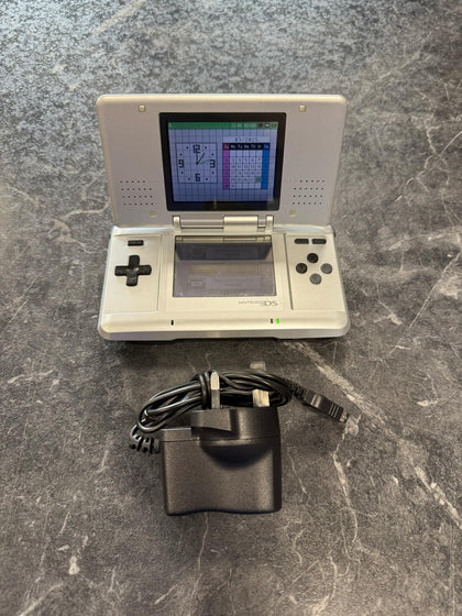 Nintendo DS NTR-001 Console Fully Working including original Stylus Pen with x3 Games