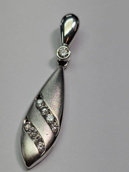 18ct White Gold Tear Drop Pendant
