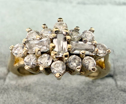 9ct yellow gold cluster ring size M 1/2