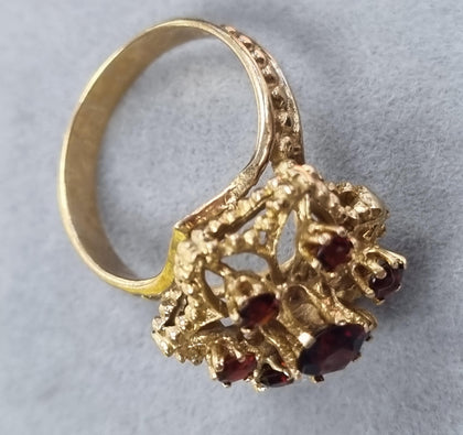 9ct Gold Flower style Ring with Red Stones Size O