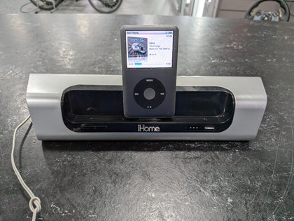 Ipod Classic 160GB + Charging Speaker Dock iHome
