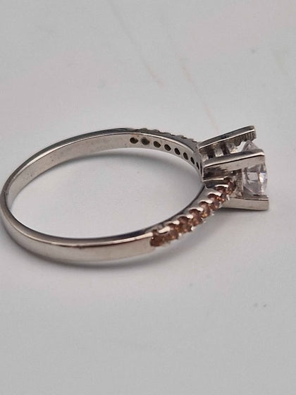 18ct White Gold Cubic Zirconia Solitaire Engagement Ring – Size O – 3.29 Grams