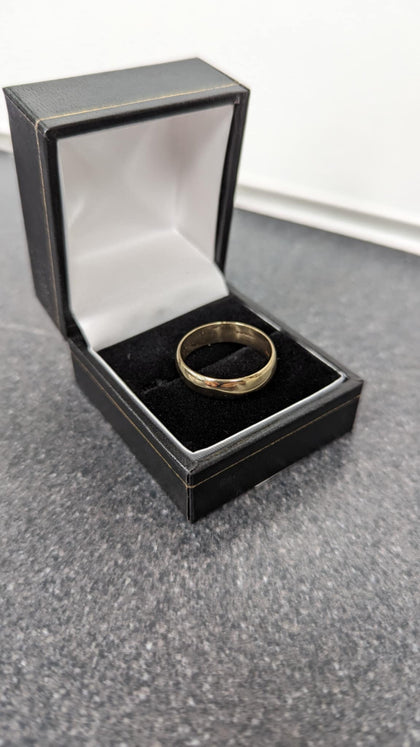 375 HALLMARKED 9CT, YELLOW GOLD, THICK WEDDING BAND, SIZE:R, 3.5G, PRE OWNED, BOXED