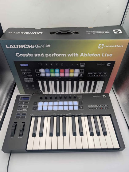 Novation Launchkey 25 MIDI Controller Keyboard - Boxed **LIKE NEW**