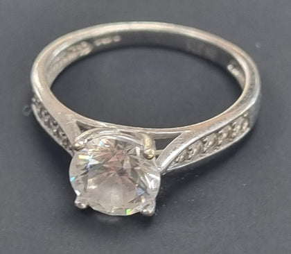 9ct White Gold CZ Ring 