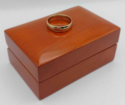9ct Yellow Gold Wedding ring 4.67g size S Boxed hallmarked