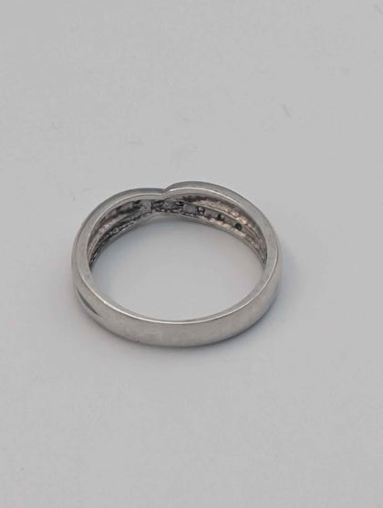 9ct White Gold Ladies Ring With 0.04ct Diamond - Size M - 2.87 Grams