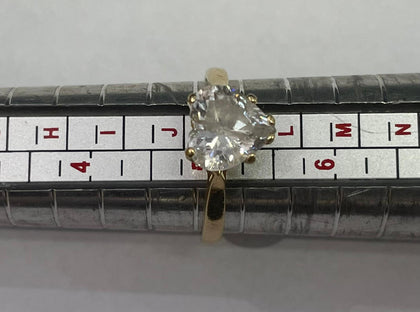 14ct Gold Ring With Clear Stone Size J 1/2