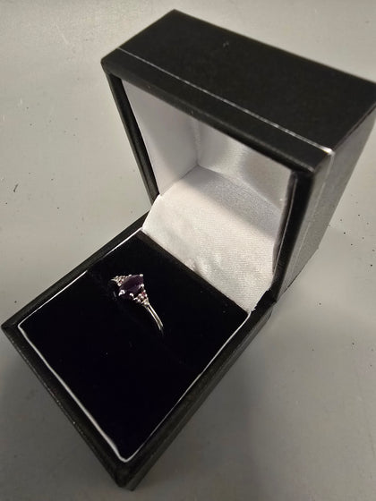 9ct White Gold Ring With Purple Stone 375 1.5G Size M
