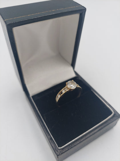 9CT Gold Cubic Zirconia Stones Ring, Hallmarked 375, 1.7Grams, Size: O - Box Included