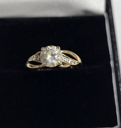 9ct Yellow Gold Ring With CZ Stones - 1.7G - Size L - Hallmarked
