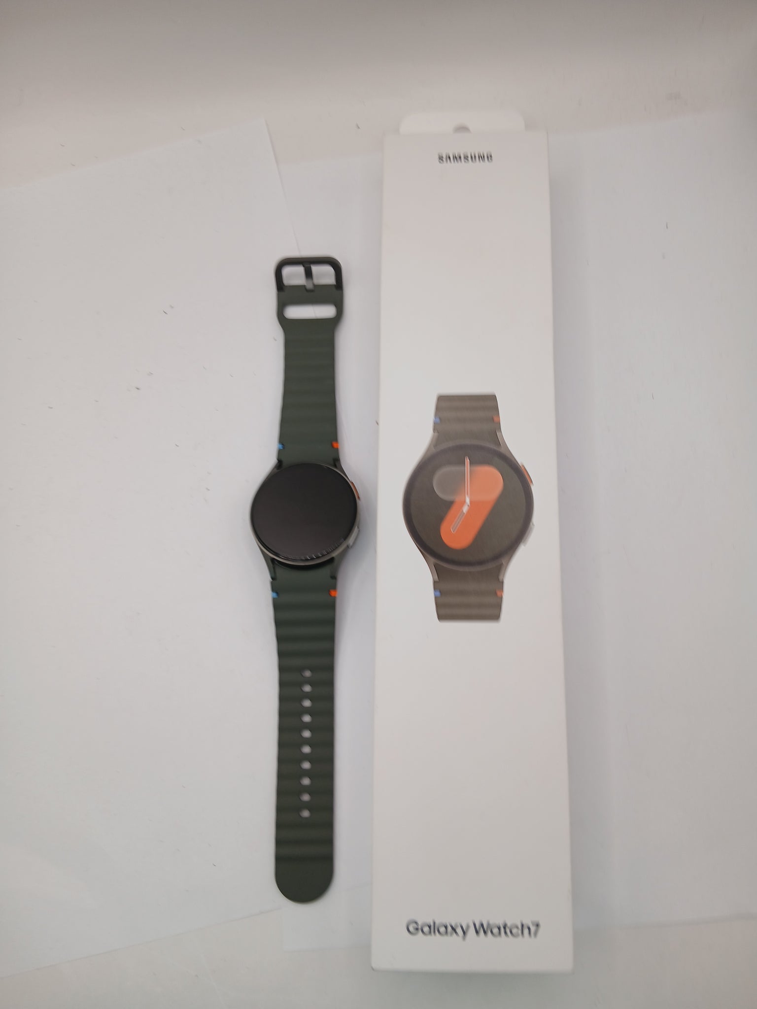 Samsung Galaxy Watch 7 - 40MM (SM-L300) - Bluetooth - Olive Green Samsung Galaxy Watch 7 - 40MM (SM-L300) - Bluetooth - Olive Green