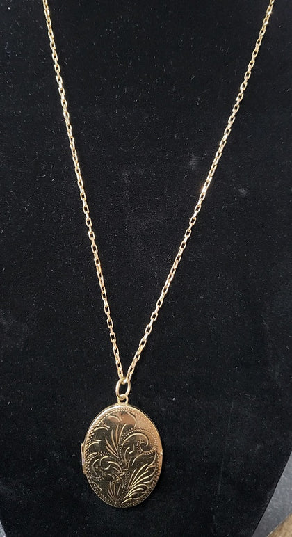 9CT Yellow Gold Oval Pattern Locket With chain - 16.12G - Hallmarked