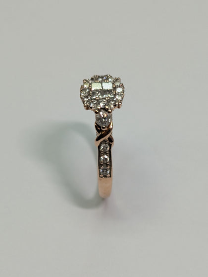 9ct Gold  Luxury Diamond Ring