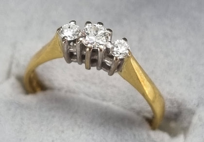 18ct GOLD DIAMOND RING