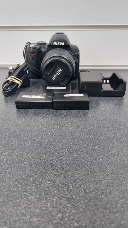 Nikon D40 6M + 18-55mm black unboxed with 3x batteries and charger