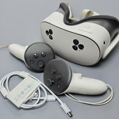 Meta Quest 3S VR Headset (With Controllers) - 128GB, small pixel damage