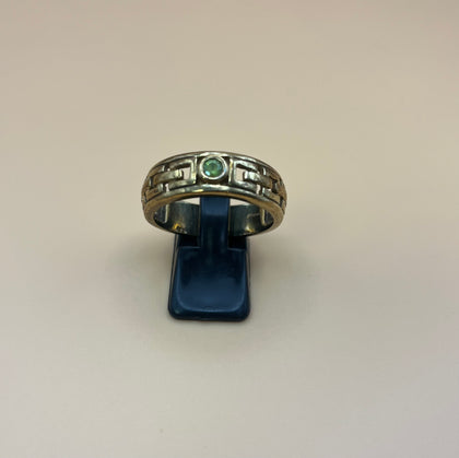 9ct Gold ring with green stone (V)