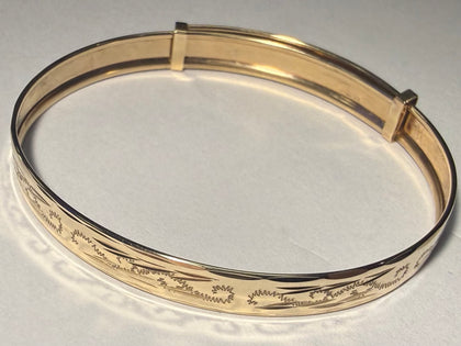 9CT Gold Patterned Baby Bangle