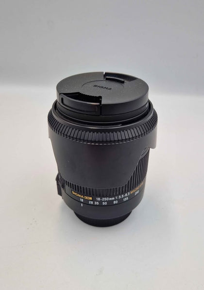 Sigma 18-250mm F3 5-6.3 DC Macro Lens
