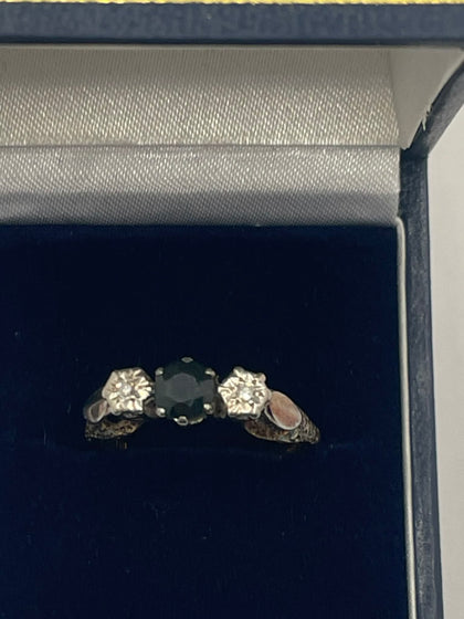 18ct Gold Ring With Black & Clear Stones - Q