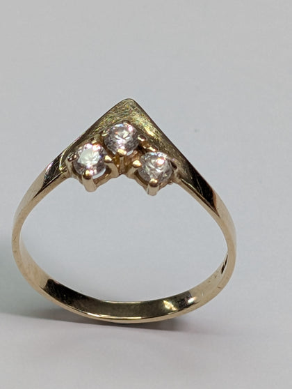 9ct gold wishbone style ring with clear stones