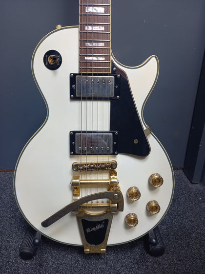 Ephipone Les Paul Custom With Bigsby B5