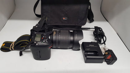 NIKON D7100 CAMERA, NIKON DX 18-105mm LENS, CHARGER & BAG