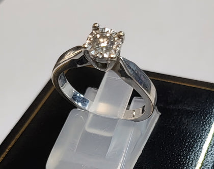 18ct White Gold Ring with Clear Stone - Size N - 5.21g total
