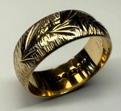 VINTAGE 9CT GOLD LEAF PATTERN BAND SIZE L