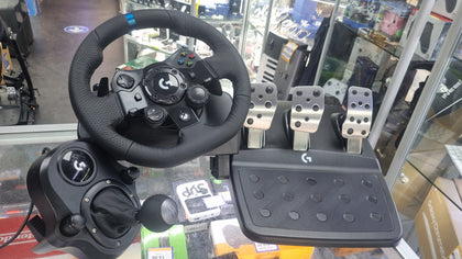 Logitech G923 Racing Wheel and Pedals with shifter Xbox & PC