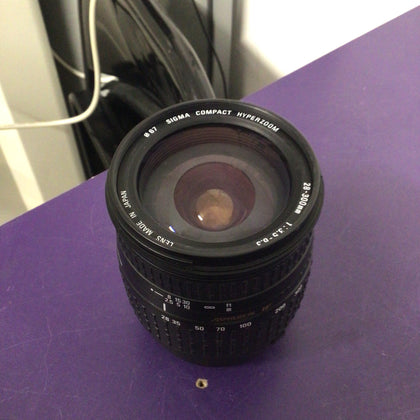 Sigma Compact Hyperzoom 28-300mm Lens
